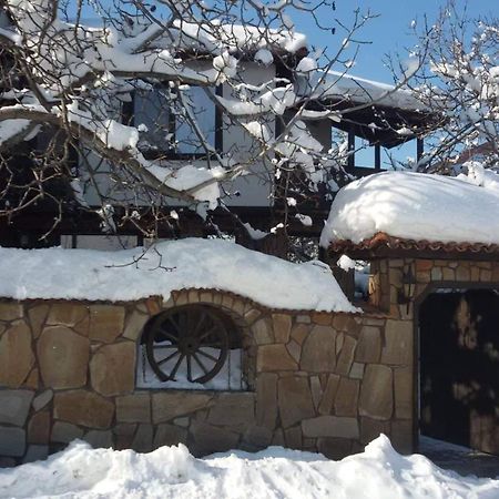 Семеен Хотел Национал Mineralni Bani Exterior foto