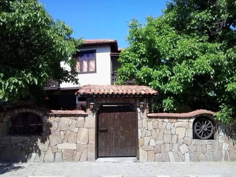 Семеен Хотел Национал Mineralni Bani Exterior foto